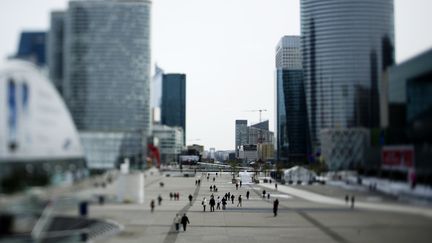 Le parvis du quartier de La Défense vers Paris, quartier d'affaires situé sur les communes de&nbsp;Courbevoie, Puteaux et Nanterre, le 15 mars 2013. (FRED DUFOUR / AFP)