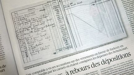 Photo d'une page de Libération montrant des carnets de comptes des époux Bettancourt (AFP)