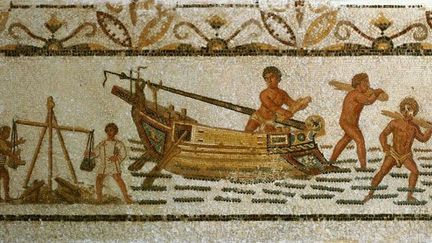 Déchargement de minerai de fer d&#039;un bateau. Mosaïque (IIIe siècle après J.-C.) trouvée à Sousse (est de la Tunisie)
 (AFP - The Art Archive - Bardo Museum Tunis - Gianni Dagli Orti)