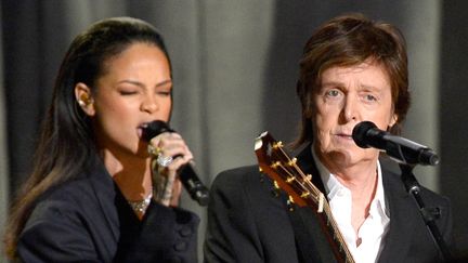 Rihanna et Paul McCartney aux 57e Grammy Awards en février 2015.
 (Kevork Djansezian / Getty Images / AFP)