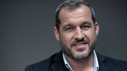 Sébastien Boueilh, le nouveau co-président de la Ciivise, la Commission indépendante sur l'inceste et les violences sexuelles faites aux enfants, le 22 septembre 2022 à Paris. (FRANCK FIFE / AFP)