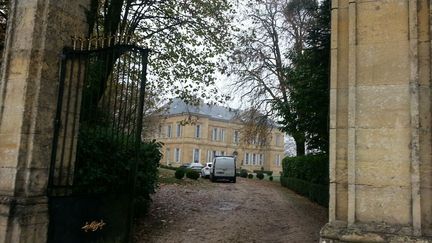 L'entrée du château La Durantie à Lanouaille, braqué en novembre 2016. (VALERIE DEJEAN / RADIO FRANCE)