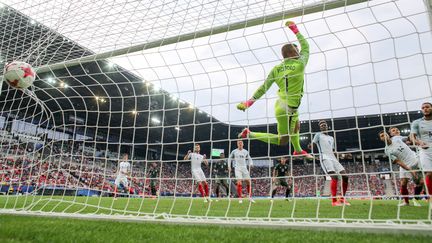 Jordan Pickford, le gardien anglais, impuissant sur l'égalisation de Felix Platte.  (JAN WOITAS / DPA)