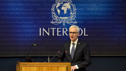 Le secrétaire général d'Interpol Jurgen Stock prononce un discours pour les 30 ans de la création d'Interpol, à Lyon (Rhône), le 21 novembre 2019. (ROMAIN LAFABREGUE / AFP)