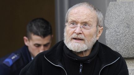 Maurice Agnelet quitte le tribunal de Rennes (Ille-et-Vilaine), le&nbsp;10 avril 2014. (JEAN-SEBASTIEN EVRARD / AFP)