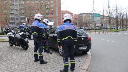 Plusieurs verbalisations à 135 euros ont été imposées à des automobilistes qui ne respectent pas l'obligation de confinement pour prévenir le coranovirus. (FRANCOIS CORTADE / FRANCE-BLEU NORD)