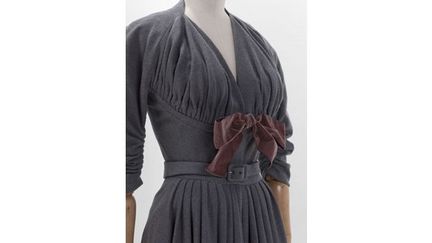 Robe de jour, automne-hiver 1953-1954
 (Stéphane Piera/Galliera/Roger-Viollet)