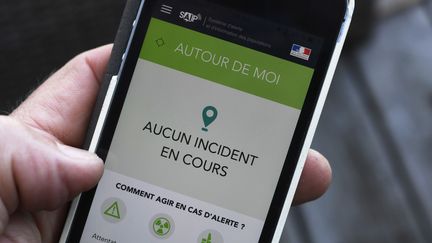 L'application SAIP&nbsp;"Système d'Alerte et d'Information des Populations" a été lancée par le gouvernement en juin 2016. (DAMIEN MEYER / AFP)