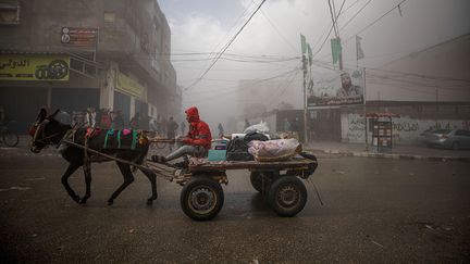 Des frappes aériennes israéliennes ont visé la ville de Rafah, dans le sud de la bande de Gaza, le 20 novembre 2023. (MOHAMMED SABER / EPA)