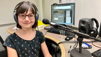 Suzanne anime Radio Velpo, le podcast totalise plus de 70 épisodes et a remporté un prix média jeunesse lors du concours Kaléido’scoop remis à Paris en juin dernier. (INGRID POHU / RADIO FRANCE)