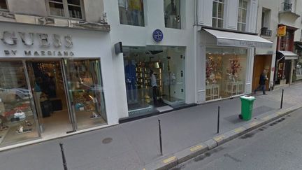 Le magasin Stone Island, situ&eacute; rue Saint-Honor&eacute; &agrave; Paris, a &eacute;t&eacute; cambriol&eacute;, jeudi 10 avril 2014 au matin. (GOOGLE MAPS / FRANCETV INFO)