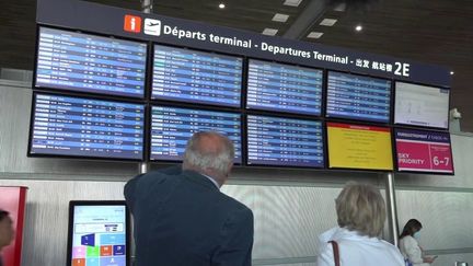 Aéroport de Roissy&nbsp;: un quart des vols annulés après un appel à la grève (France 3)