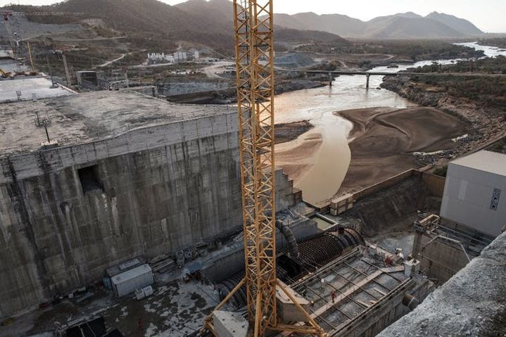 Construction du Grand barrage de la Renaissance éthiopienne (GERD), près de Guba en Ethiopie, le 26&nbsp;décembre 2019. Le Grand barrage éthiopien de la Renaissance, un ouvrage de 145&nbsp;mètres de haut et de 1,8&nbsp;kilomètre de long, doit devenir la plus grande centrale hydroélectrique d’Afrique.  (EDUARDO SOTERAS/AFP)