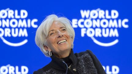 La directrice du FMI, Christine Lagarde, participe à un débat du Forum économique mondial, le 23 janvier 2016, à Davos (Suisse). (FABRICE COFFRINI / AFP)