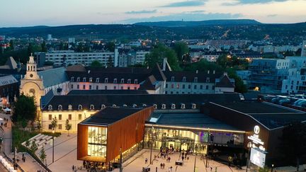 Nouvelle destination phare pour célébrer l’art de vivre à la française, la Cité internationale de la gastronomie et du vin de Dijon a pour ambition de raconter et faire vivre les valeurs reconnues par l’Unesco du repas gastronomique des Français et des climats du vignoble de Bourgogne. (CITE INTERNATIONALE DE LA GASTRONOMIE ET DU VIN DE DIJON)