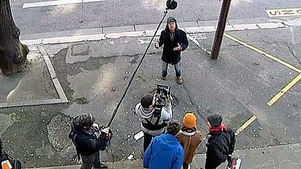 La troupe des "Mange-Cafards" en plein tournage à Grenoble 
 (France3/culturebox)