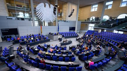 Le Bundestag, l'assemblée parlementaire de la République fédérale d'Allemagne en session parlementaire le 23 juin 2023, à Berlin. (Illustration). (BERND VON JUTRCZENKA / DPA / PICTURE ALLIANCE VIA AFP)