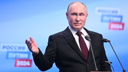 Vladimir Poutine a donné une conférence de presse à son siège de campagne à Moscou, le 18 mars 2024. (NATALIA KOLESNIKOVA / POOL)