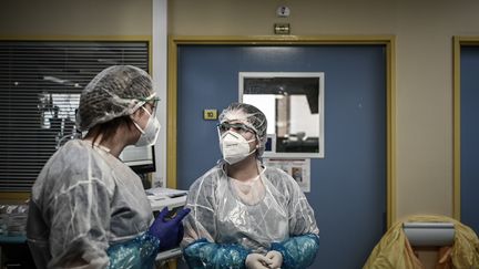 Un service de réanimation à l'hôpital de Libourne (Gironde), le 6 novembre 2020. (PHILIPPE LOPEZ / AFP)