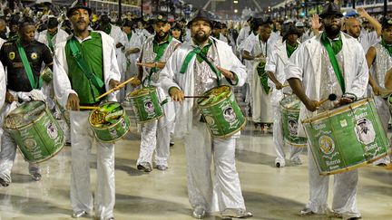 L'école de samba de Mocidade défile sur le sambodrome lors du festival de Rio de Janeiro, le 29 février 2020 (THIAGO RIBEIRO / AGIF VIA AFP)