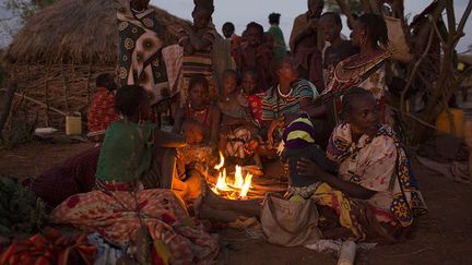 sont pratiquées par des exciseuses ou des accoucheuses à l’abri des regards. Ces opérations se déroulent sans anesthésie. Ciseaux, lames de rasoir, morceaux de verre, couteaux sont utilisés.  (REUTERS/Siegfried Modola)