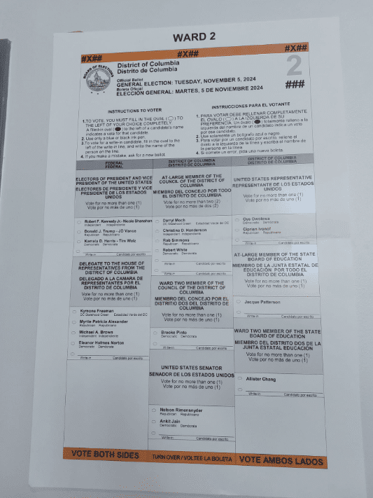 Un bulletin de vote à Washington DC. (NICOLAS TEILLARD / FRANCEINFO / RADIO FRANCE)