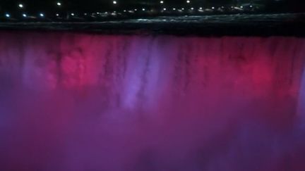 Niagara : les chutes illuminées pour Noël