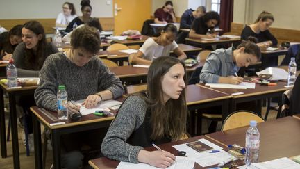  (Des bacheliers passant l'épreuve de philo ce mercredi à Paris  © MaxPPP)