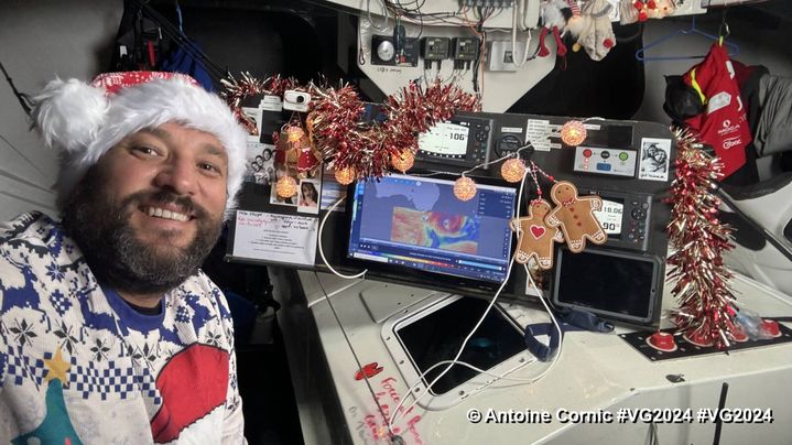 Antoine Cornic (Human Immobilier) fête Noël, seul sur son bateau, durant le Vendée Globe 2024. (DOCUMENT PERSONNEL)