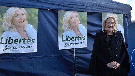 Marine Le Pen, candidate du Rassemblement national à l'élection présidentielle d'avril 2022, à la foire agricole de Poussay (Vosges), le 23 octobre 2021 (JEAN-CHRISTOPHE VERHAEGEN / AFP)