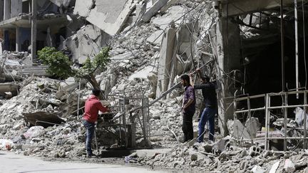 Les rues de Douma (Syrie), le 16 avril 2018. (LOUAI BESHARA / AFP)