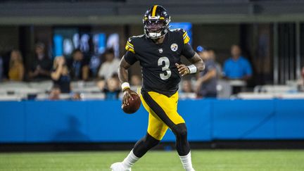 Dwayne Haskins sous le maillot de Steelers de Pittsburgh, le 27 août 2021.&nbsp; (CHRIS KEANE / GETTY IMAGES NORTH AMERICA)