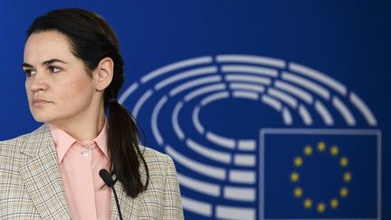 L'opposante biélorusse Svetlana Tsikhanouskaïa lors d'une conférence de presse au Parlement européen, lundi 21 septembre 2019 à Bruxelles (Belgique). (JOHANNA GERON / POOL / AFP)