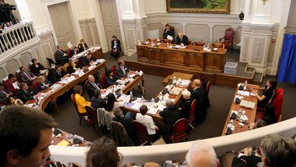 Le conseil départemental du Vaucluse, à Avignon, le 2 avril 2015. (MAXPPP)