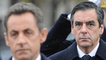 L'ancien pr&eacute;sident de la R&eacute;publique, Nicolas Sarkozy, et son ancien Premier ministre, Fran&ccedil;ois Fillon, le 11 novembre 2010 &agrave; Paris. (MIGUEL MEDINA / AFP)