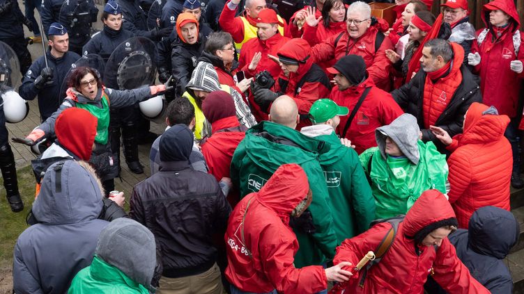 Employees of the Delhaize supermarket chain demonstrate in Zellik (Belgium), March 14, 2023. (BENOIT DOPPAGNE / BELGA)