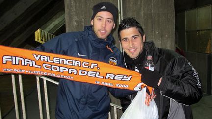 Juanjo (G) et Jorge supporters "de toda la vida" du FC Valence dans &nbsp;le stade Mestalla (Valance) le 23 janvier 2013.&nbsp; (SALOME LEGRAND / FRANCETV INFO)