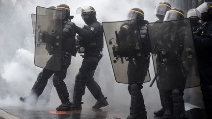 Des CRS lors d'une manifestation à Nantes (Loire-Atlantique) contre la proposition de loi "sécurité globale", le 16 janvier 2021. (SEBASTIEN SALOM-GOMIS / AFP)