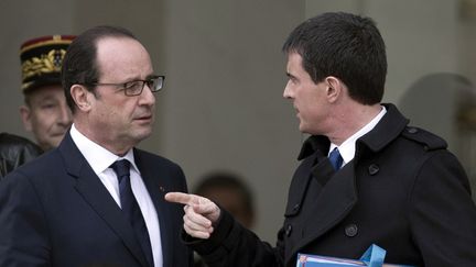 Le pr&eacute;sident Fran&ccedil;ois Hollande et son Premier ministre Manuel Valls &agrave; l'Elys&eacute;e &agrave; Paris le 21 janvier 2015.&nbsp; (ALAIN JOCARD / AFP)