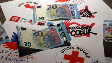 Selon le réseau associatif Recherches et solidarités, le nombre de foyers qui ont déclaré au fisc un don à une association a baissé de 4,2% en 2016 par rapport à l'année précédente. (MAXPPP)