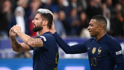 Olivier Giroud et Kylian Mbappé lors du match de Ligue des nations entre la France et l'Autriche au stade de France, le 22 septembre (FRANCK FIFE / AFP)