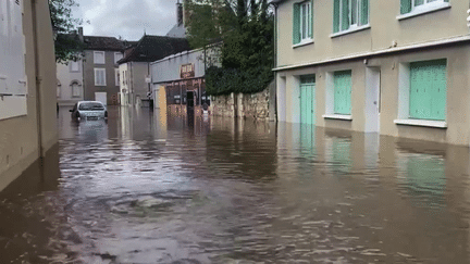 Crues : l’Indre-et-Loire et la Vienne en alerte maximale (France 2)