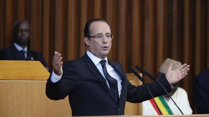 Fran&ccedil;ois Hollande devant l'Assembl&eacute;e nationale s&eacute;n&eacute;galaise, le 12 octobre &agrave; Dakar. (JOE PENNEY / REUTERS)