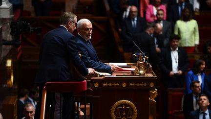 C'est le doyen des députés, José Gonzalez (RN), 79 ans, qui a donné le coup d'envoi des travaux de la nouvelle Assemblée. (CHRISTOPHE ARCHAMBAULT / AFP)