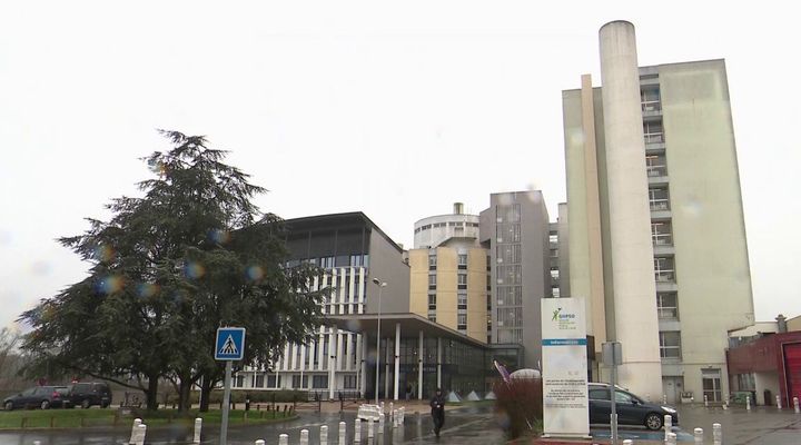 Le plan blanc a été activé à l'hôpital de Creil (Oise) le 25 février 2020. C'est dans cet établissement qu'a été admis un enseignant décédé après avoir contracté le Covid-19.&nbsp; (FRANCE 3)