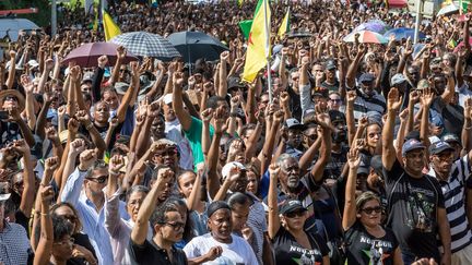 Une manifestation au centre spacial de Kourou en Guyane, le 4 avril 2017. (JODY AMIET / AFP)