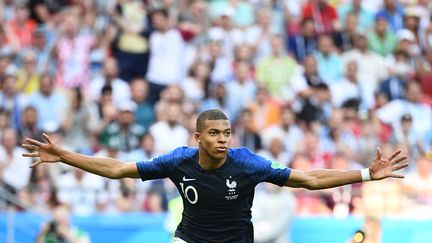 Kylian Mbappé célèbre son but contre l'Argentine, le 30 juin 2018 à Kazan (Russie). (FRANCK FIFE / AFP)