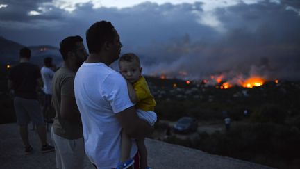 Grèce : des incendies aux portes d'Athènes