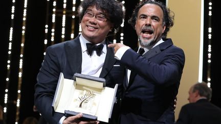 Le réalisateur coréen Bong Joon-Ho et le président du Jury Alejandro Gonzalez Iñarritu (VALERY HACHE / AFP)