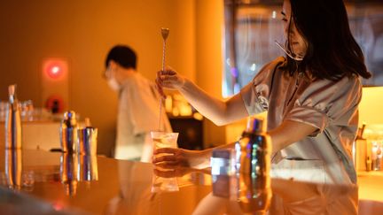 Un bar de Tokyo (Japon). (PHILIP FONG / AFP)